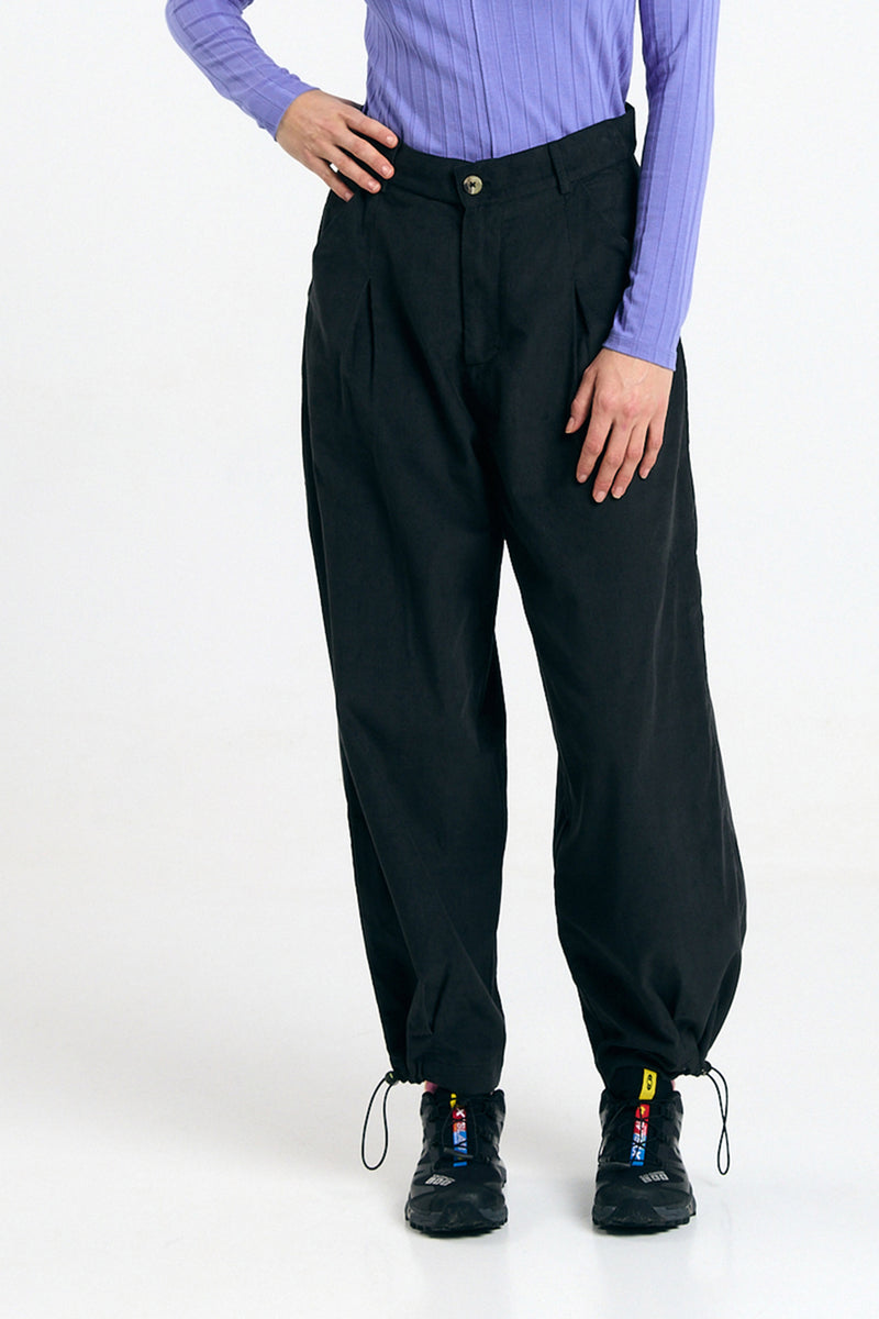 NINE PANTS BLACK
