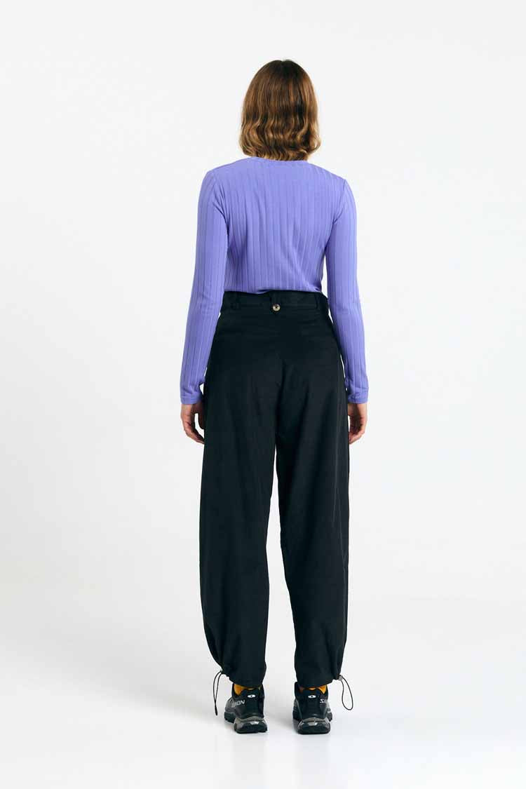 NINE PANTS BLACK
