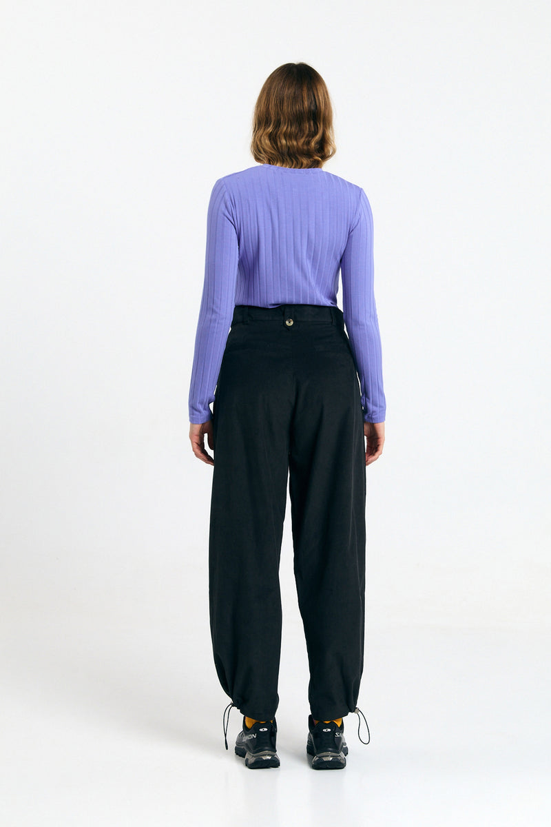 NINE PANTS BLACK