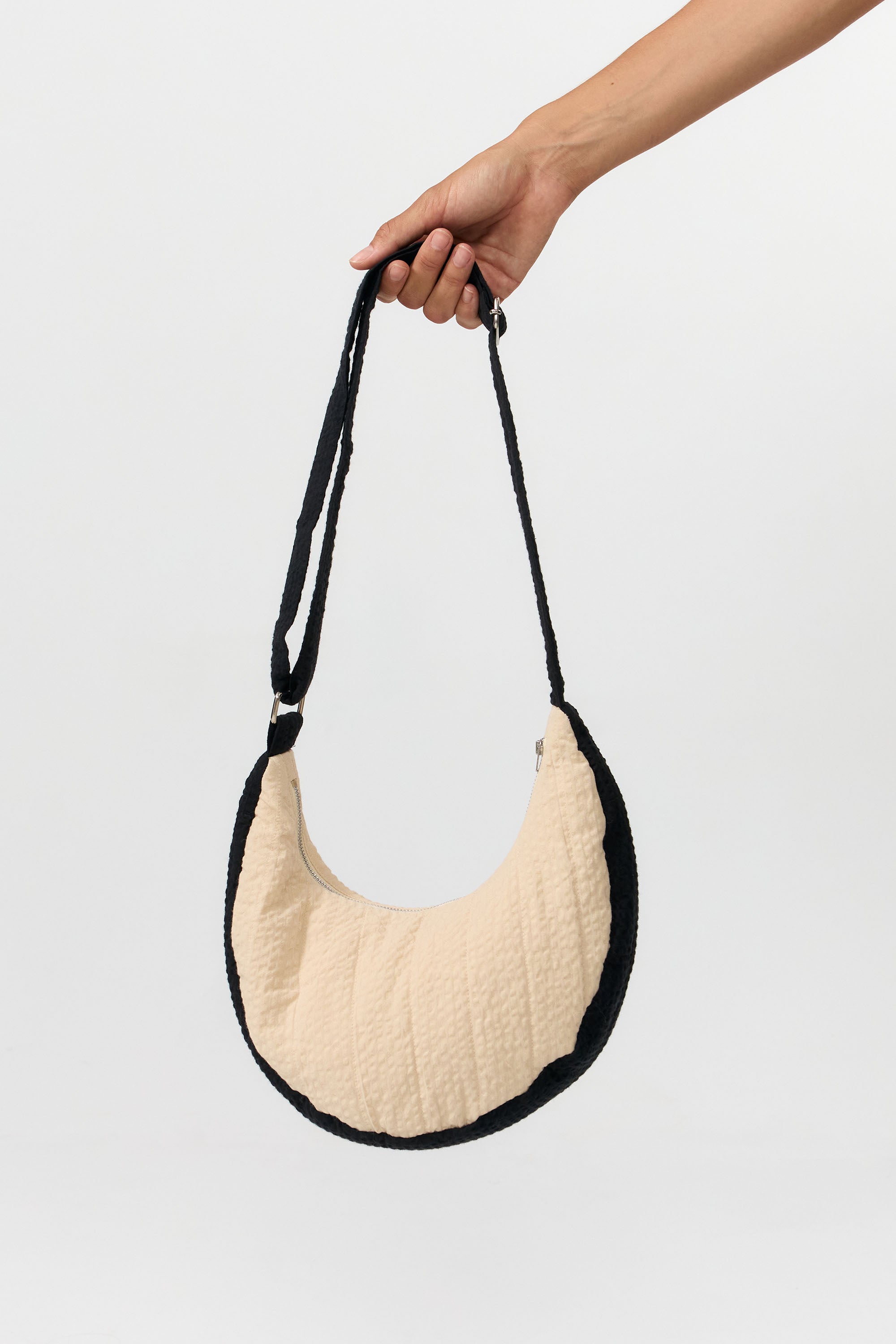 BOLSO TIPO MOONBAG JANNO BICOLOR