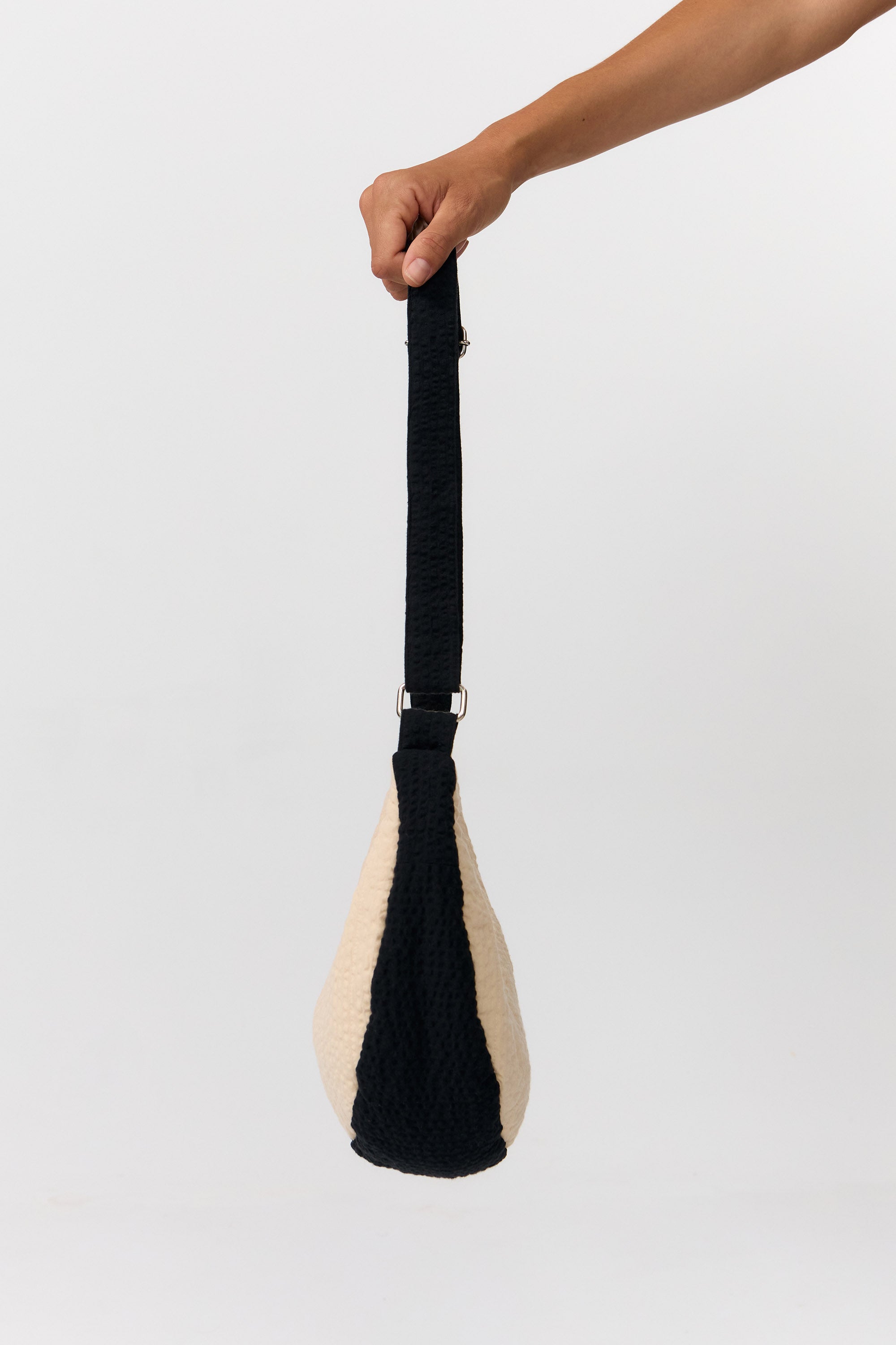 BOLSO TIPO MOONBAG JANNO BICOLOR