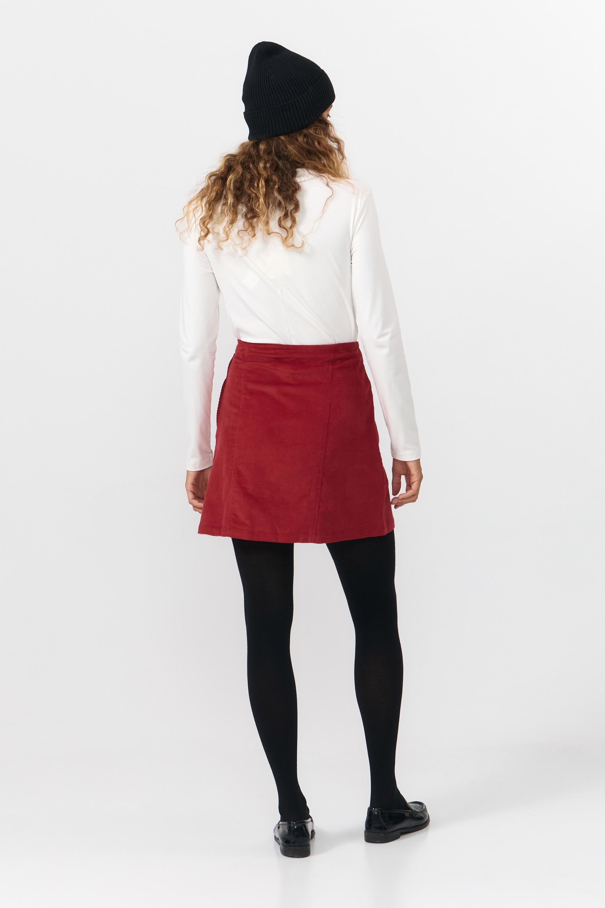 ALES SKIRT WINE