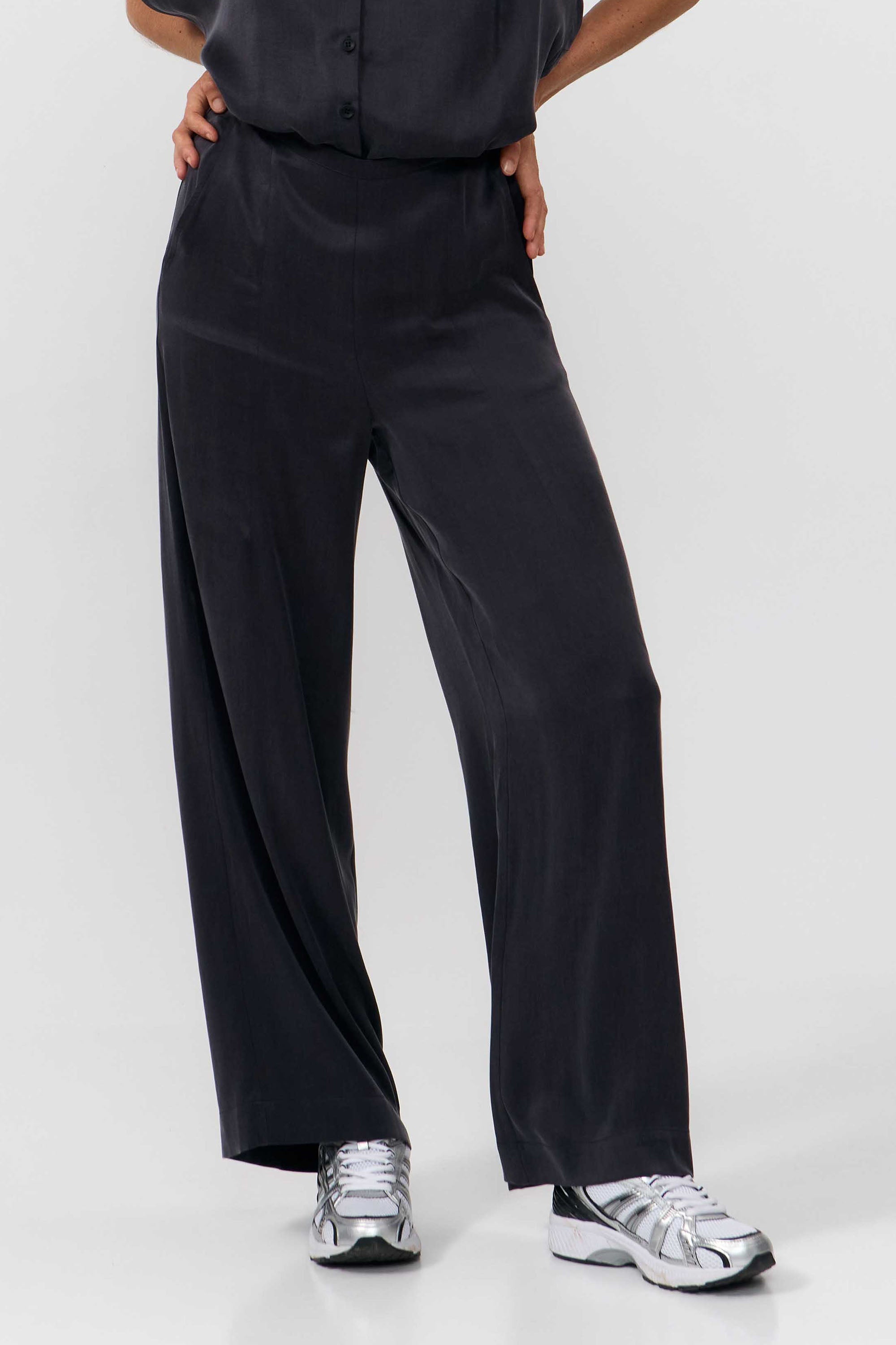 LUNA PANTS DARK GREY – SUITE13LAB